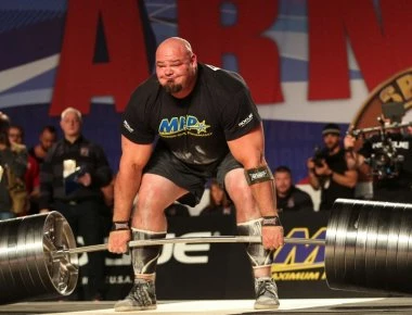 Προπόνηση «γιγάντων»: Δείτε τον δυνατότερο άνδρα στον κόσμο στο γυμναστήριο